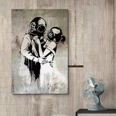 IDEA4WALL Banksy British Artist Deep Sea Diver Lovers Spray Paint